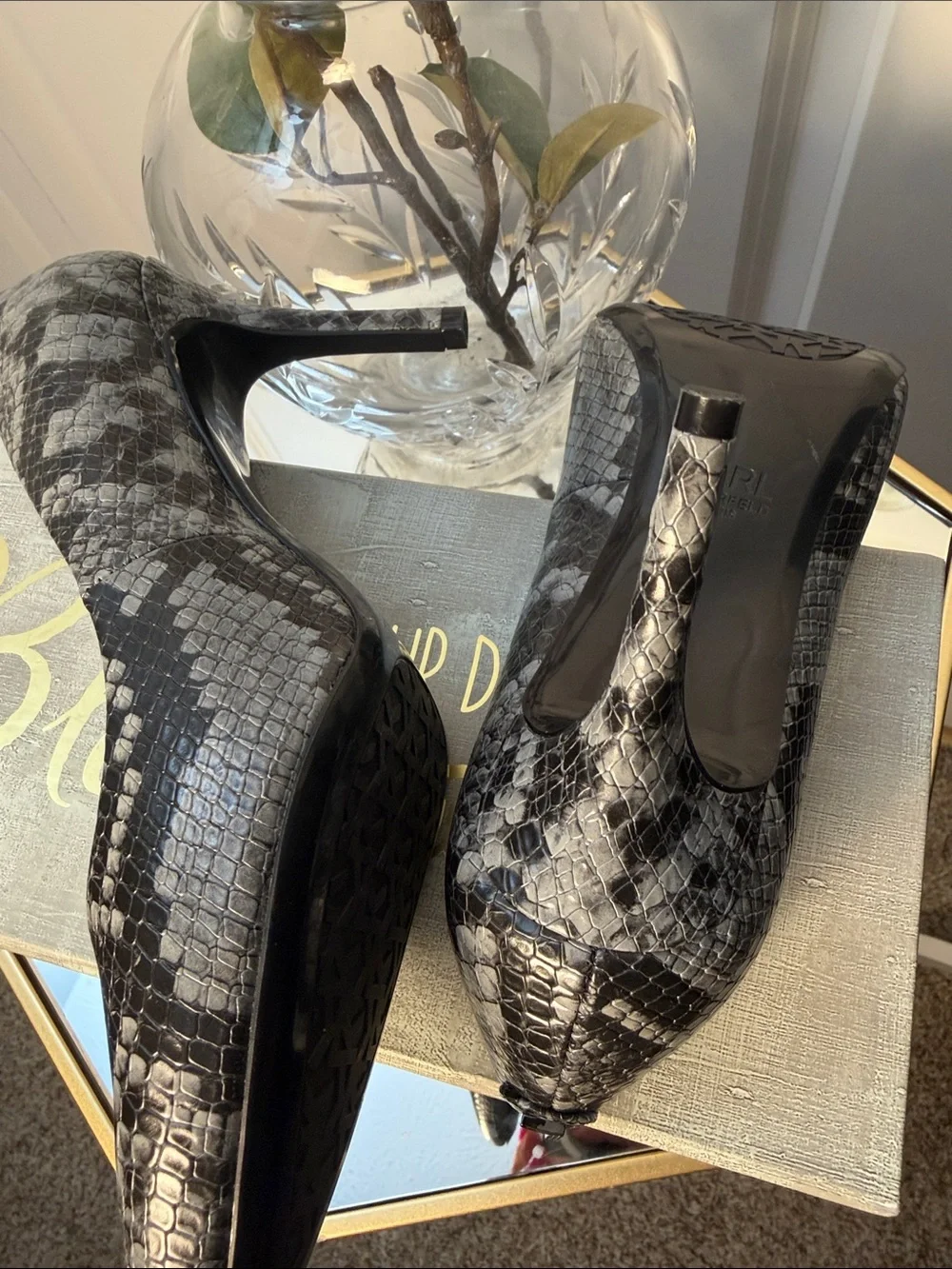 Karl Lagerfeld Black & Gray Snake-Print Pointed Toe Pumps 8M